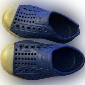 Native Blue toddler size 5